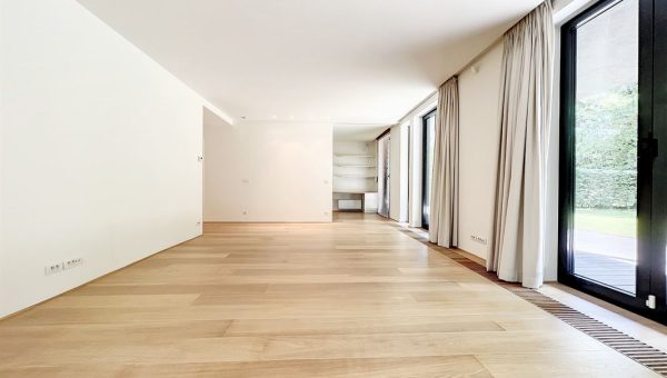 E1639056447113331491_9742AL